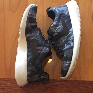 Nike Roshe Run Camo